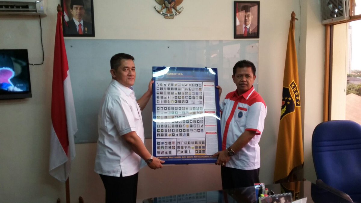 ppkbpppolri's tweet photo. Kunjungan staff Deputi BNN bidang Advokasi dan Pencegahan di Sekretariat Pusat KBPP POLRI Rabu, 23 Desember 2015 https://t.co/RCE3WpUFBB