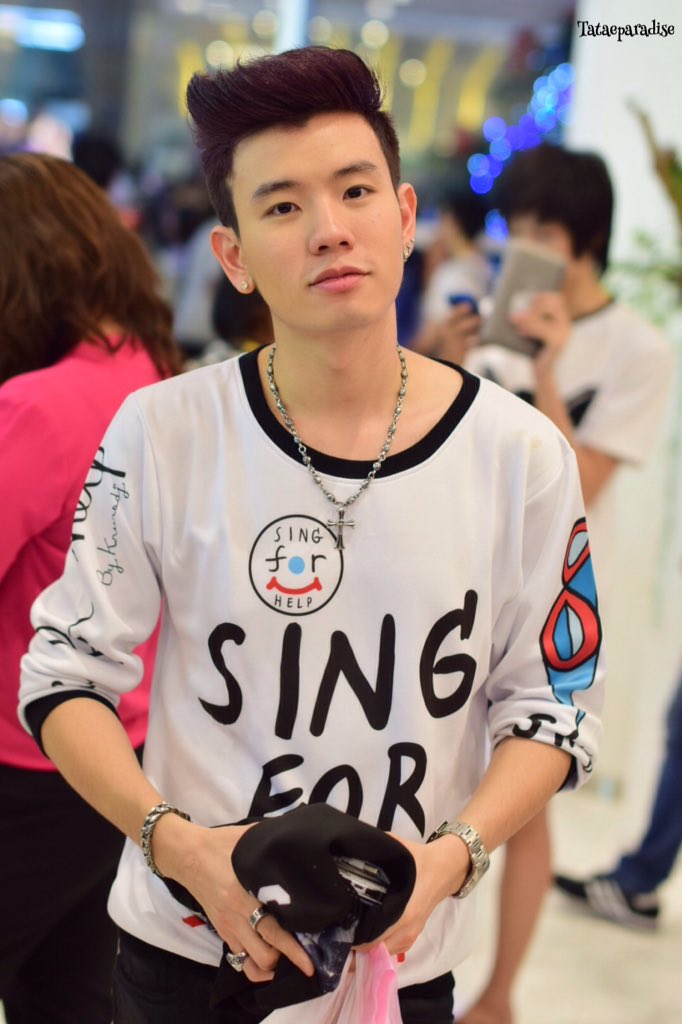 POON_FC's tweet photo. ปูน งาน #singforhelp2015 @poon157 https://t.co/qKC0xx4TN6