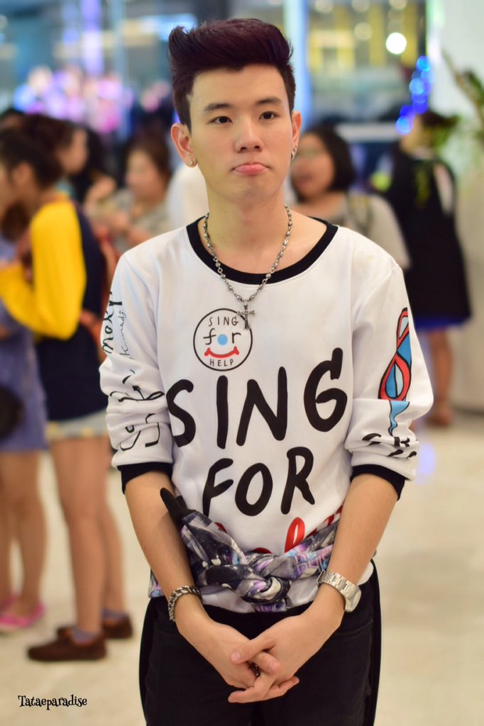 POON_FC's tweet photo. ปูน งาน #singforhelp2015 @poon157 https://t.co/qKC0xx4TN6