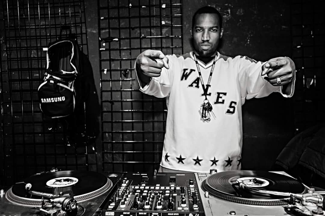 DJPhoenix34's tweet image. @common thank you. As a DJ I salute you my friend. Looking to network with you. #leadership #englewood #RockstarDJs