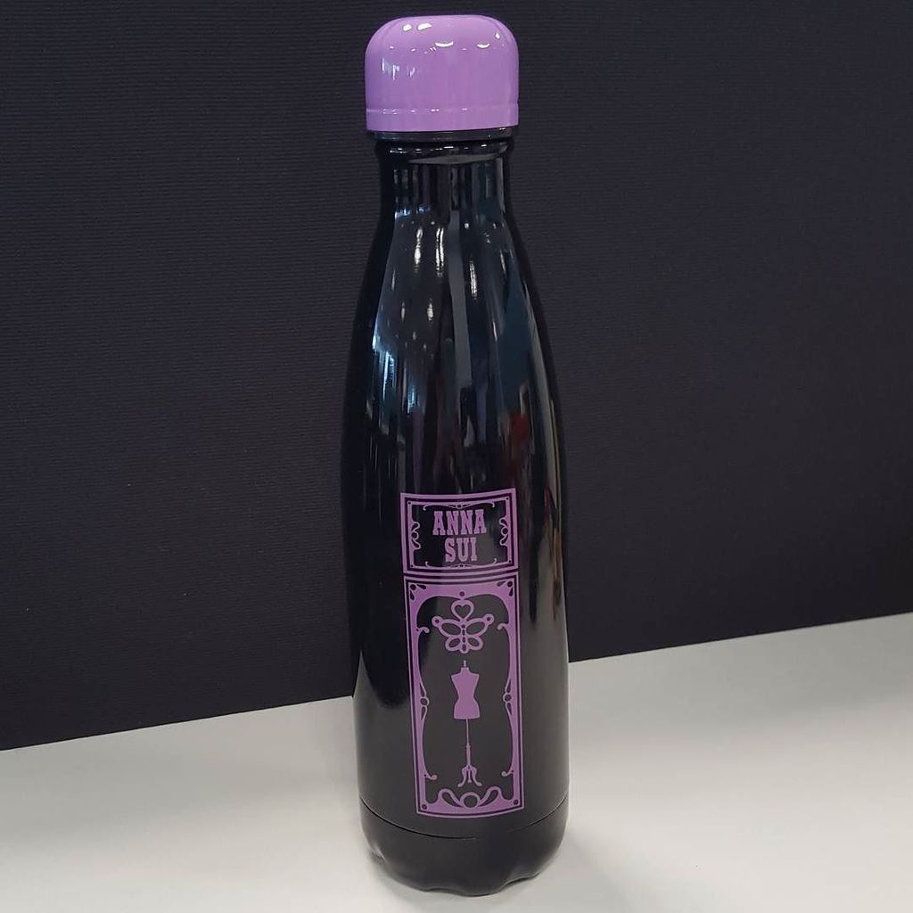 obliviousbunny's tweet photo. Finally got my Anna Sui x Starbucks x S'well bottle from Korea

#starbucks #annasui https://t.co/O0CALdQnCv https://t.co/moKjY2TrJc