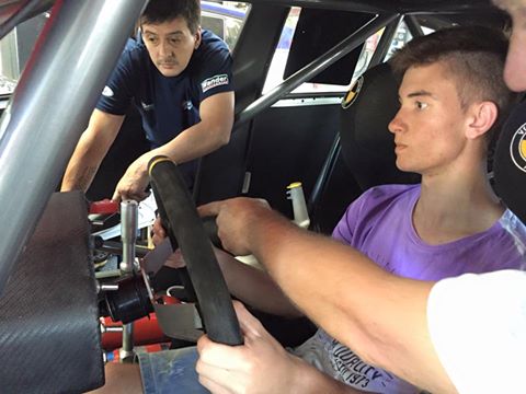 AFondoRadio's tweet photo. #TurismoNacional /Clase 2/ Tomy Brezzo se probó la butaca del Fiesta que alistará Diego Gay en 2016. @prensatn https://t.co/6Nr11wpwiQ