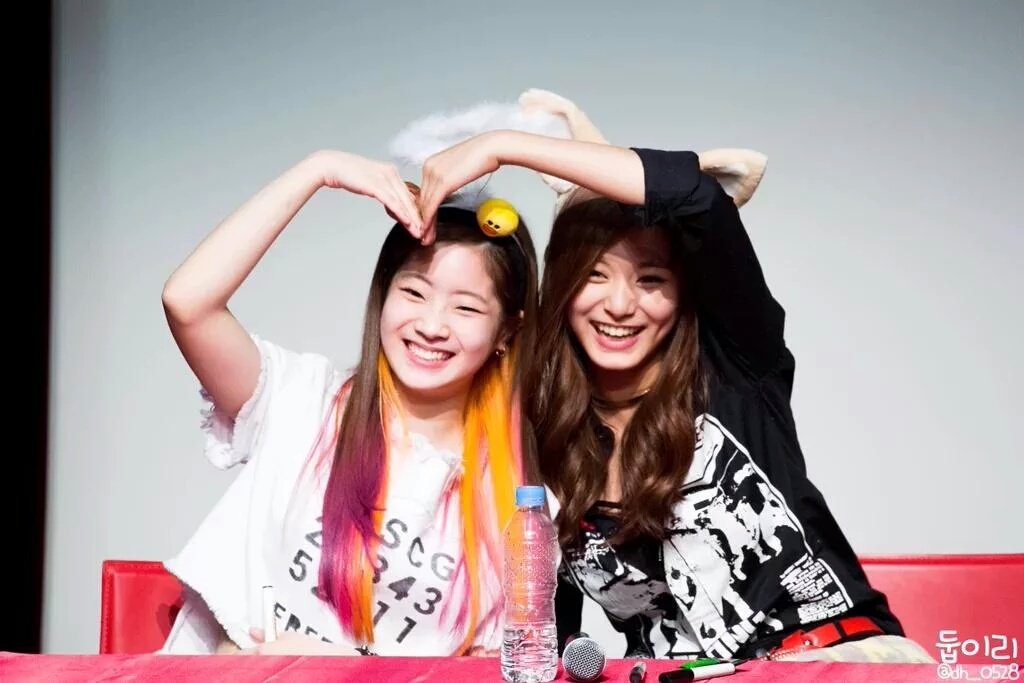 jeosboram's tweet photo. @soldpcy #SOLDLOVESIGN6 + dahyun https://t.co/NG8tuPBqhq