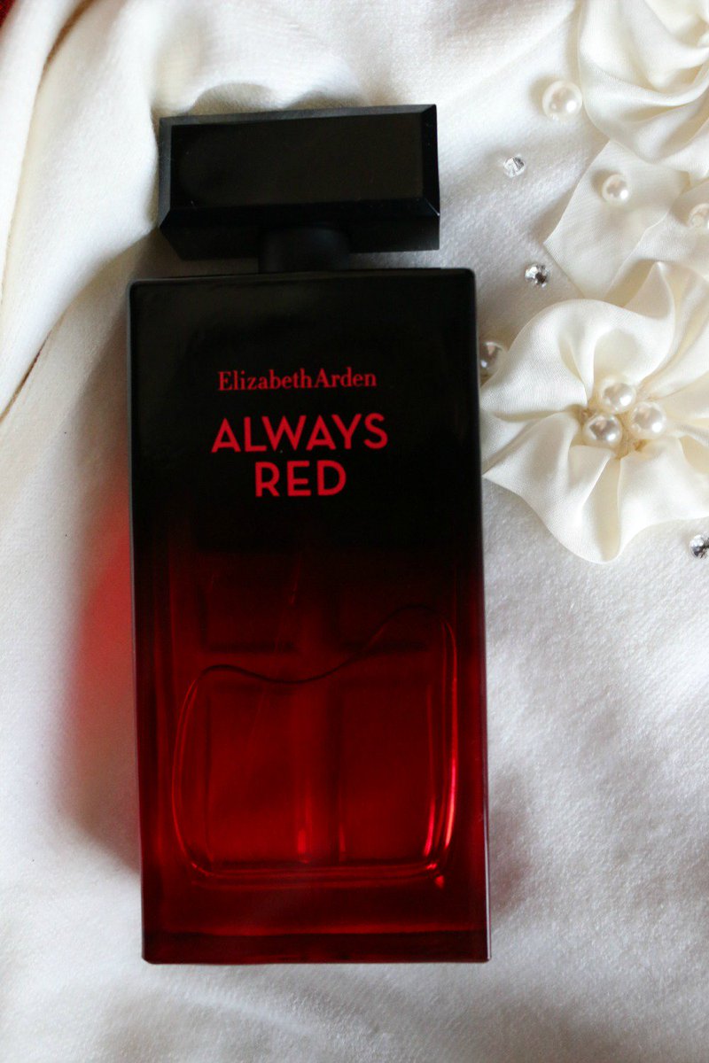 Beauty4Moms's tweet photo. .@ElizabethArden Always Red is really perfect for any occasion in which you want to be noticed! #ArdenAlwaysRed #ad https://t.co/D8gSdAk29w