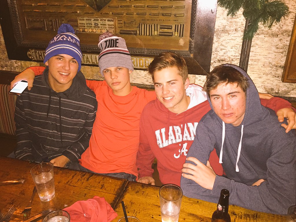 StablerKendra's tweet photo. Celebrating @kyleinman12 18th birthday 👌🏻❄️ https://t.co/YdfqmxMKfM