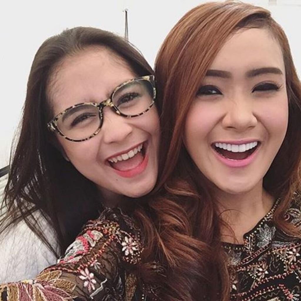 frisaafiii04's tweet photo. princess @PrillyBie  with kak @cita_citata https://t.co/qhXkXXe1pK
