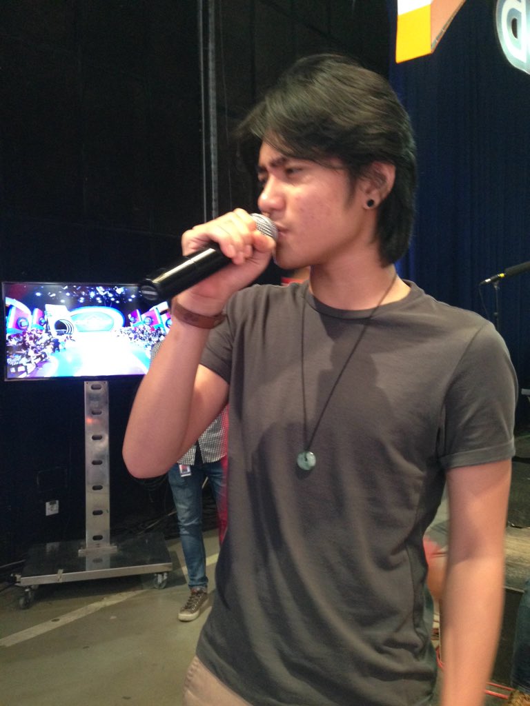 Siapa nih yang lagi nyanyi ya ??? Hayo siapa yang tau 😁 #dahsyatnyaHoliday