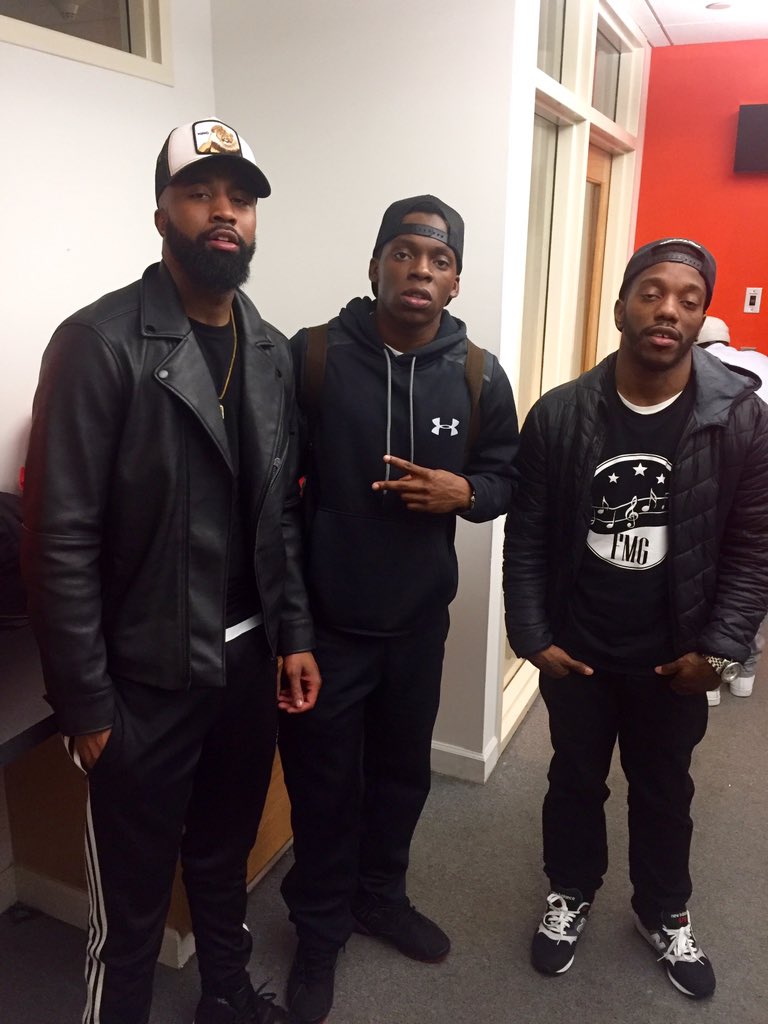FMGDink's tweet photo. Stopped by #HOT695 Radio ๐ปfuckin with @ITSDJFLOW s/o my nigga @_King_Rell_ https://t.co/z4F5rXdNwC