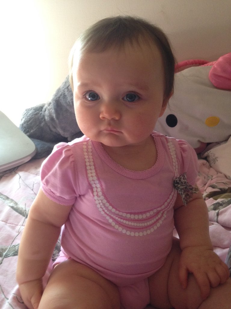 comochive's tweet image. 9months ago one of admins had this beautiful baby girl come into his world. Congrats @ludamiz and #chiveon brother