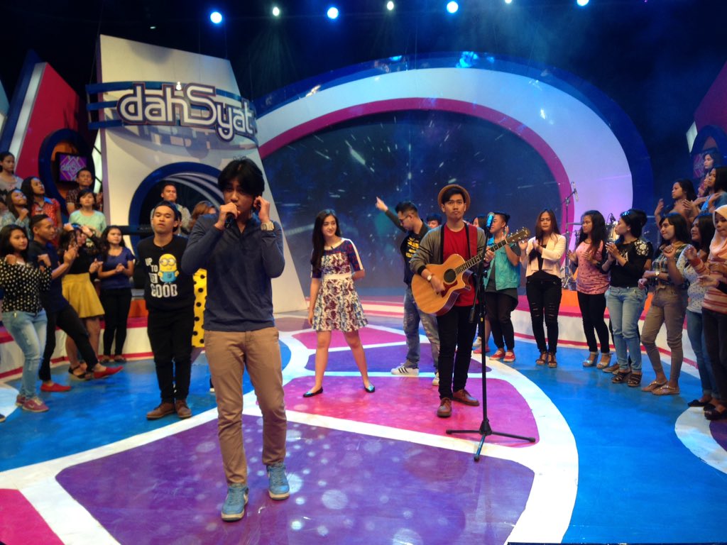 Ayukkk semua kita nyanyi bareng sama <a href="/theFinestTree/">the Finest Tree</a>, lagunya enak banget deh ❤️ #dahsyatnyaHoliday