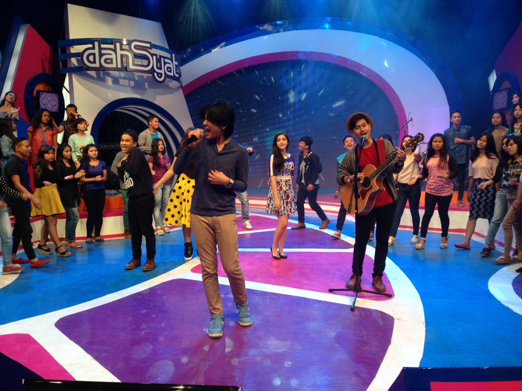 "Sedikit waktu" yang aku pinta akankah kau akan berikan padaku,  <a href="/theFinestTree/">the Finest Tree</a> #dahsyatnyaHoliday