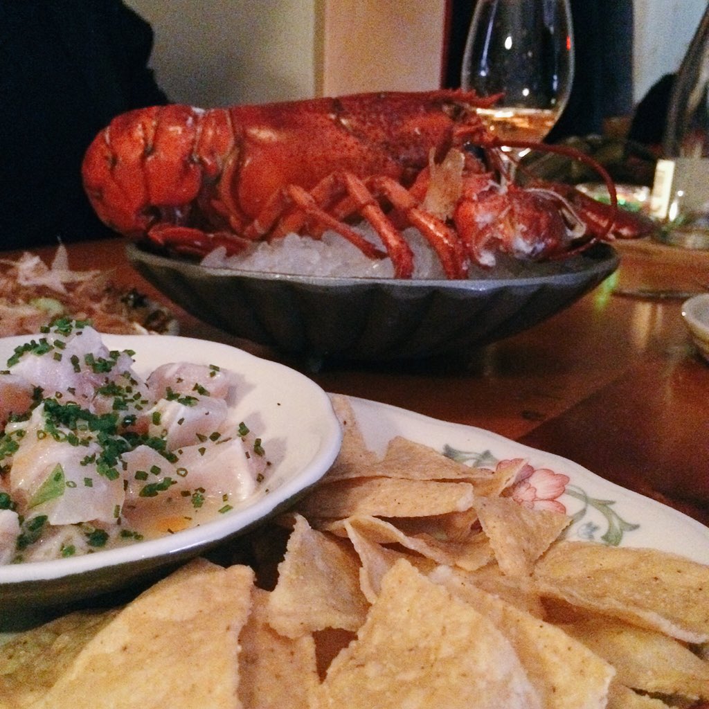 whatDMClikes's tweet photo. ...#johnbil filling our bellies with food &amp; our ears with tales at the incredible #HonestWeight #lobster #wine #food https://t.co/2KZftrcF4V
