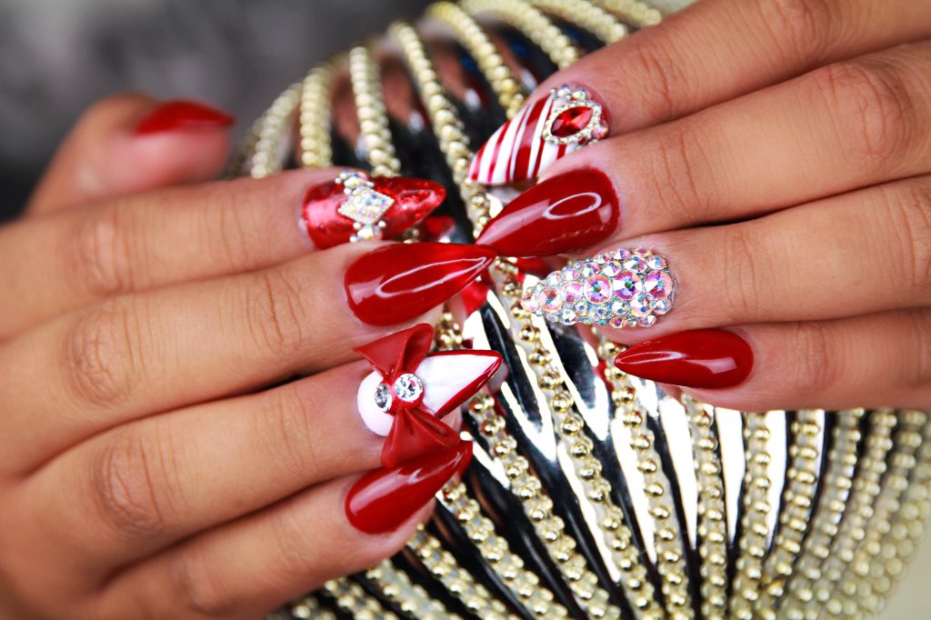 OBSESSED with my holiday nails by <a href="/HOTNAILART/">MindyHardy</a> 😭🙌🏽❤️