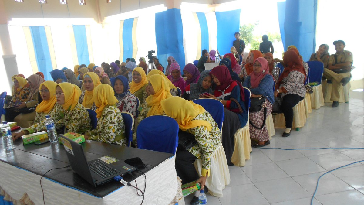 Memperingati Hari Ibu, Diskusi Publik yg di hadiri Ibu Bupati,EMCL, Kades&amp; Kader Posyandu Kec Gayam tgl 22 Des 2015.
