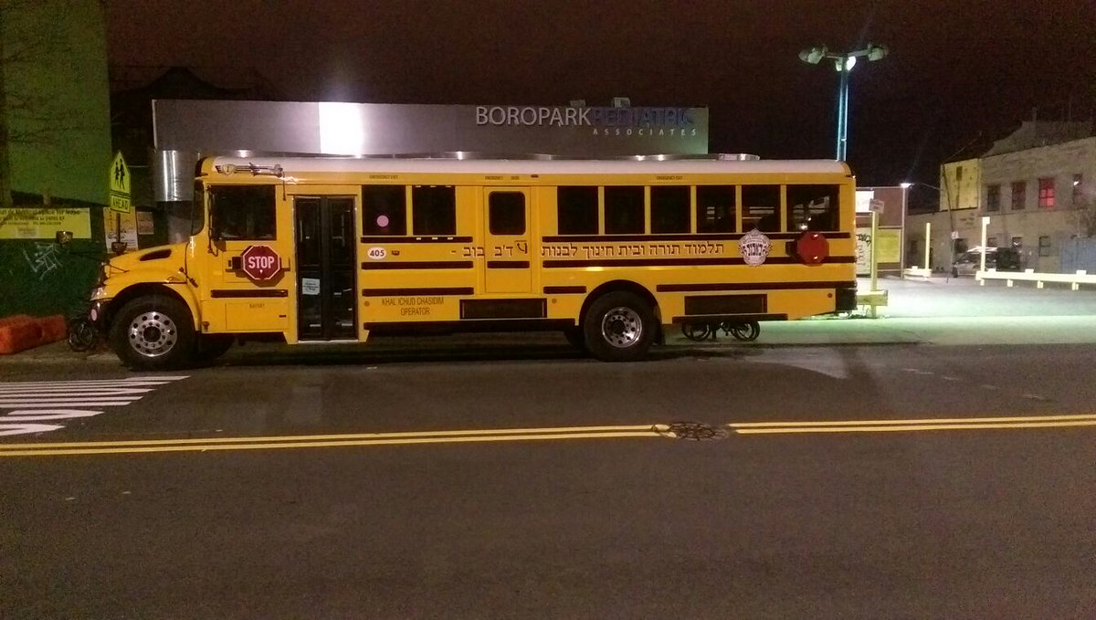 Bobov45Updates's tweet photo. In Violation Of The Psak, Bobov-45 Removed The '45' From Some Of The Yashiva Buses. #Bobov-45 https://t.co/0w4YhU8HSZ