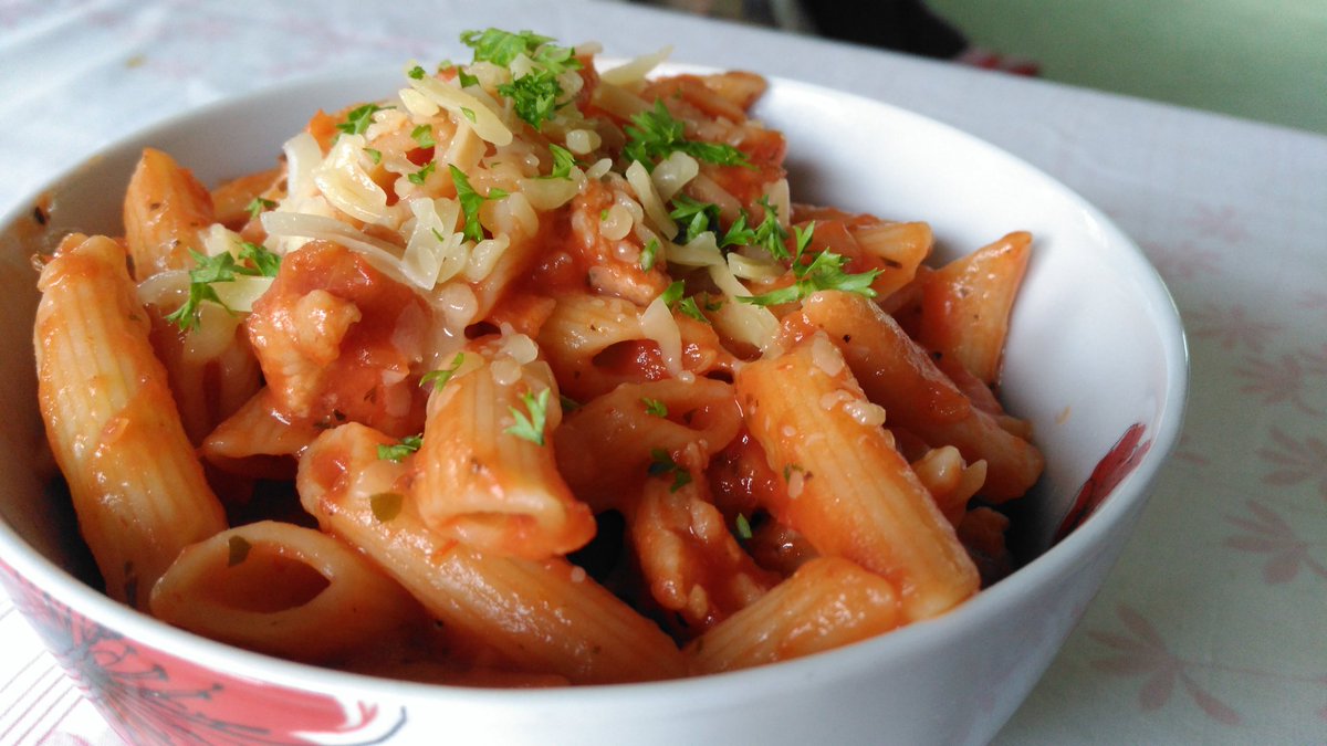 GiiRLxPOWER's tweet photo. Dinnerr. Penne pasta in a Italian sausage &amp; basil tomato sauce 😊 https://t.co/V2z6J8D8nV