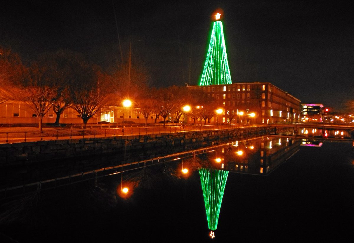 Robert_Mills's tweet image. I'm off work until Saturday. MERRY CHRISTMAS from Lowell. Please don't shoot or stab anyone. Santa will know.