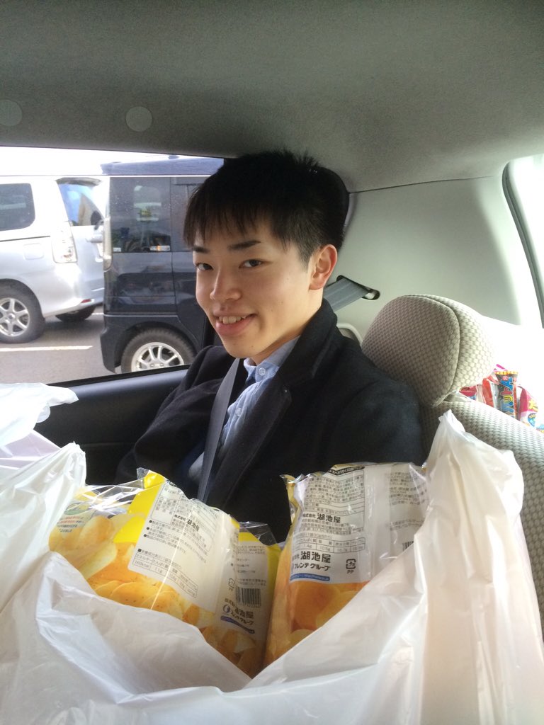 函館サンタラン 実行委員の小野寺坂下久保佐藤三浦が 児童養護施設 くるみ学園 さまにいる80人の子ども達へプレゼントを購入中です まだ24人分しか購入してないのですが 一人分の予算が1000円のため既に大量です 函館サンタラン サンタラン