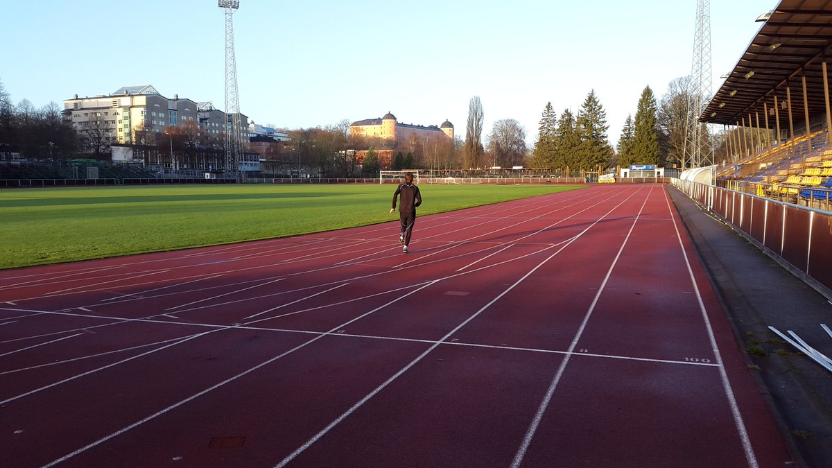 Fortsatt perfekt vinter, 7°C. 3000m-pacer åt Johannes. Pers med 19s. Han blir farlig i vår... #jwoc2016 #10mila2016