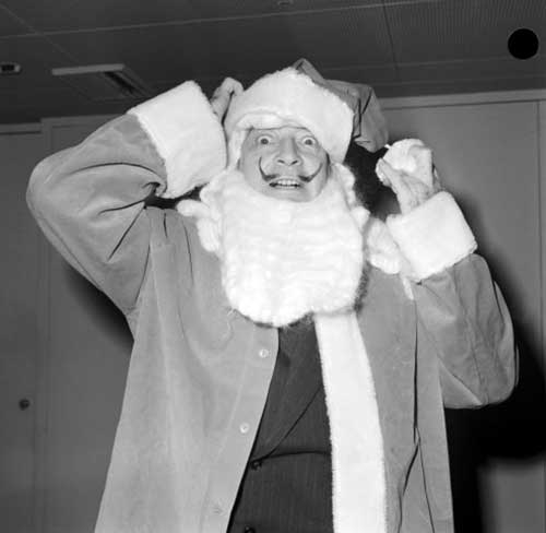 Thisisnotporn's tweet photo. Salvador Dalí as Santa Claus. https://t.co/T6qvlOAWN5 https://t.co/xkfG02gQo3