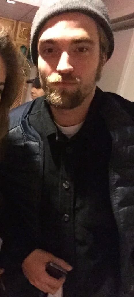 girlstuff411's tweet photo. Loving all the December pics. #WorkingRob #Goingtothemovies #Dining #SoccerGames https://t.co/ZwSbnHGFDZ