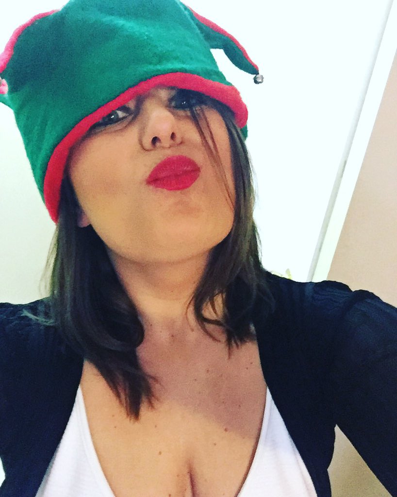 kristweeta's tweet photo. Christmas Eve, Eve 🎅🏿🎅🏼🎅🏿🎅🏼🎅🏿 https://t.co/wQKopJpUQv