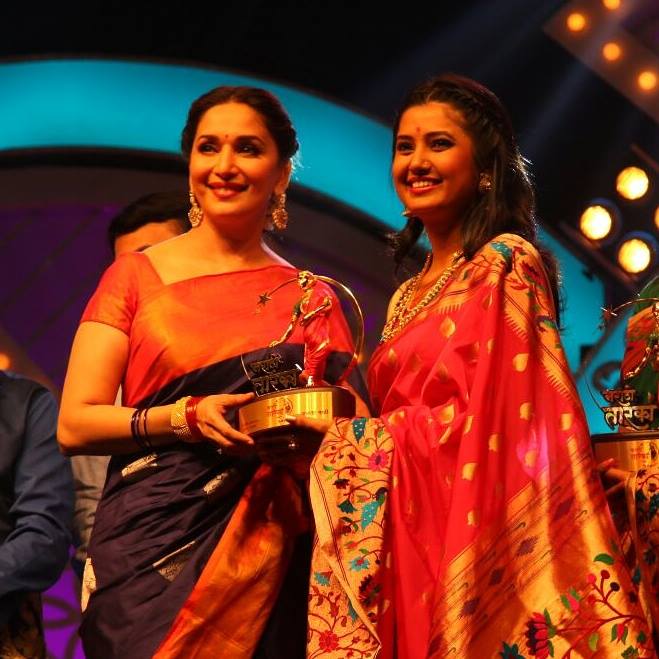 PrajaktaMali_FC's tweet photo. With Evergreen @MadhuriDixit 
@RAVA_Family @prajaktamali @Rakesh_Bedge @AaplaZeeTalkies @zeemarathi @9XJhakaas https://t.co/KYp09JHCZ6