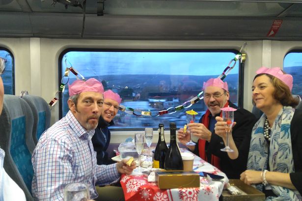 Commuters threw a lovely Christmas party on their 8.08am train to work buff.ly/1OJ8jq6