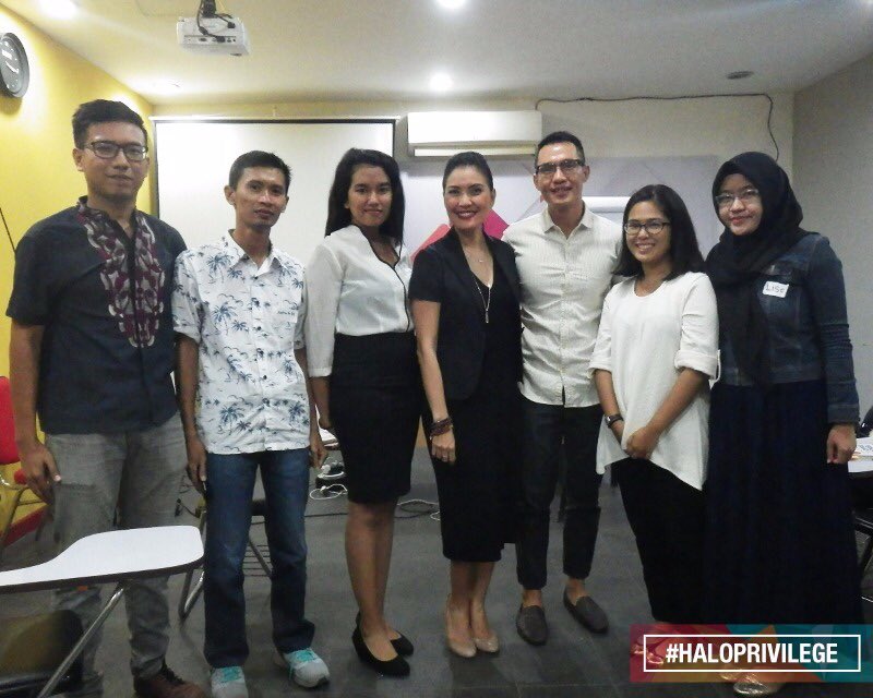 Seneng bisa sharing ttg personal branding dgn pemenang2 #HaloPrivilege PowerTalk mereka antusias utk jd lbh baik 😊