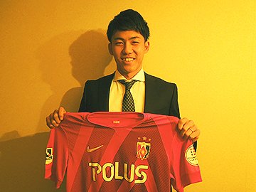 REDSOFFICIAL's tweet photo. 12/23、湘南ベルマーレに所属しておりましたDF遠藤 航選手(22歳)が完全移籍にて加入することで合意しましたので、お知らせいたします。■詳細→ https://t.co/Muq8q5VuTd #urawareds #浦和レッズ https://t.co/pi1a3jFv6P