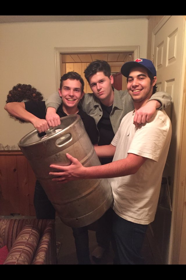 SMHPUCK2015's tweet photo. The vets finished da keg https://t.co/qsKwCZMT44