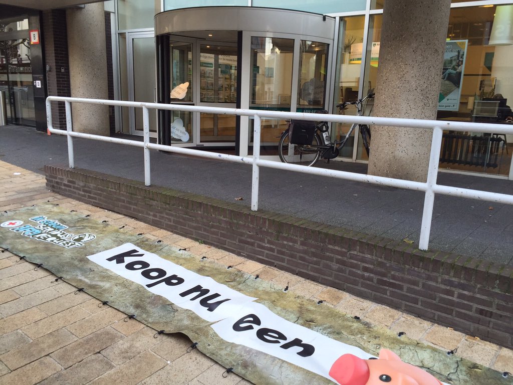 Ongelooflijk spandoek #spaarvarken <a href="/SeriousRequest/">3FM Serious Request</a> gestolen <a href="/ABNAMRO/">ABN AMRO</a> donatie welkom op NL23ABNA0452879663