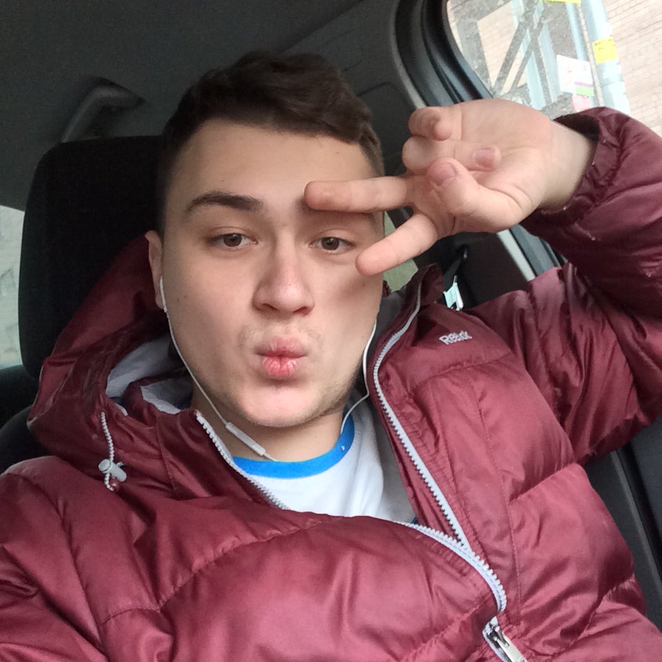 vlados_prod's tweet photo. Сижу в форде, жду папика, поедем кататься по магазинчикам #ardavast #gavr #check #ivladospros_69 https://t.co/hEaobDMb01