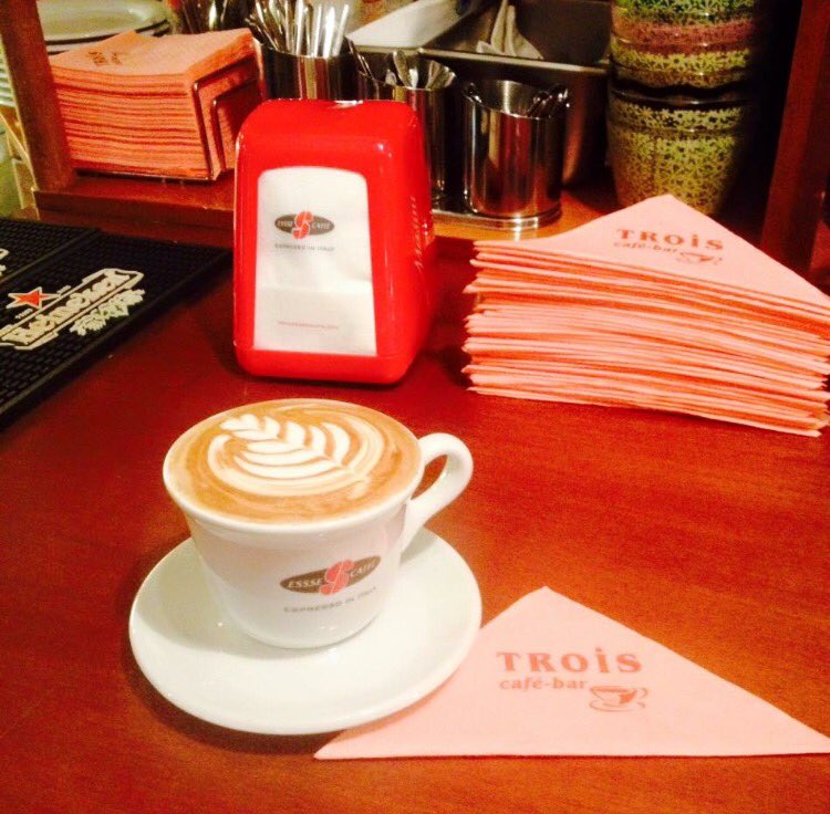 Espressoinitaly's tweet photo. #miscelamasini #espresso #italiano #champion #2015 #greece #coffee #cappuccino #latteart https://t.co/uE1fIwTEVa