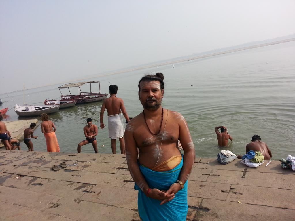 sivasrisus's tweet photo. கங்கை கரையில்  அடியேன் https://t.co/uT0vlso0PS
