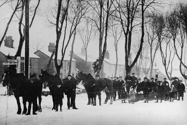 NorfolkHC's tweet image. A horse-drawn snow plough, Old Buckenham, 1916. For more pics visit goo.gl/zlYKSq #christmascountdown