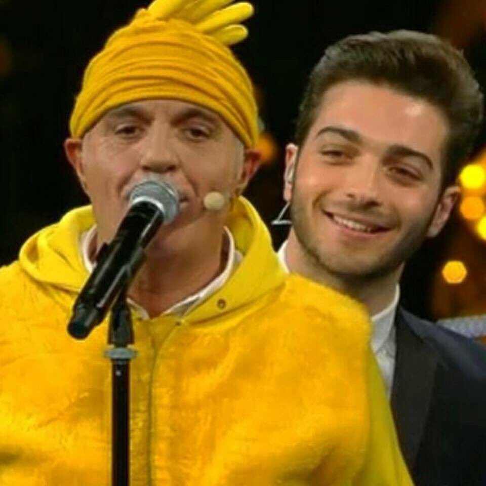 GianGinoble's tweet photo. Cucù! @GioPanariello è stato un grande onore poter cantare con te il tuo uovo singolo! 😂 #panariellosottolalbero https://t.co/IZCXgxQhHB