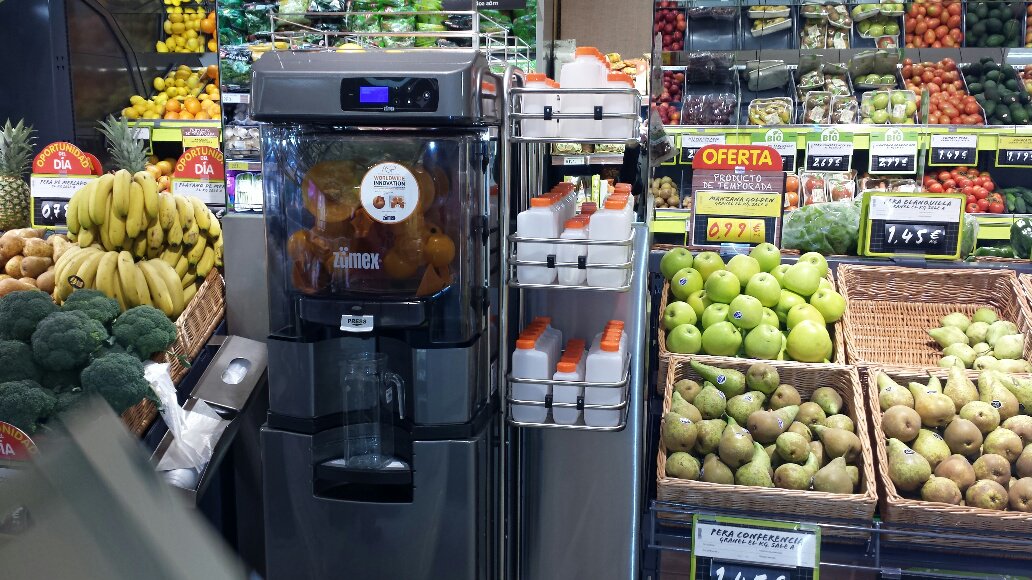 zumexgroup's tweet photo. En @DIA_Esp, apuestan por #VersatileProPodium para crear un espacio de autoservicio de #zumo natural de calidad :) https://t.co/t1cHhs0aYm
