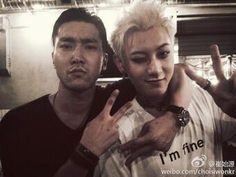 exoblusp's tweet photo. タオちゃんとシウォン先輩～！ https://t.co/HrkDzOLbbZ