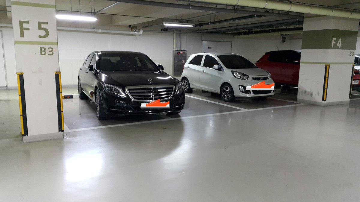 실제로 이렇게 주차하는 차가 있기는 있더군요. 신기해서 한참 쳐다봤음ㅋㅋ