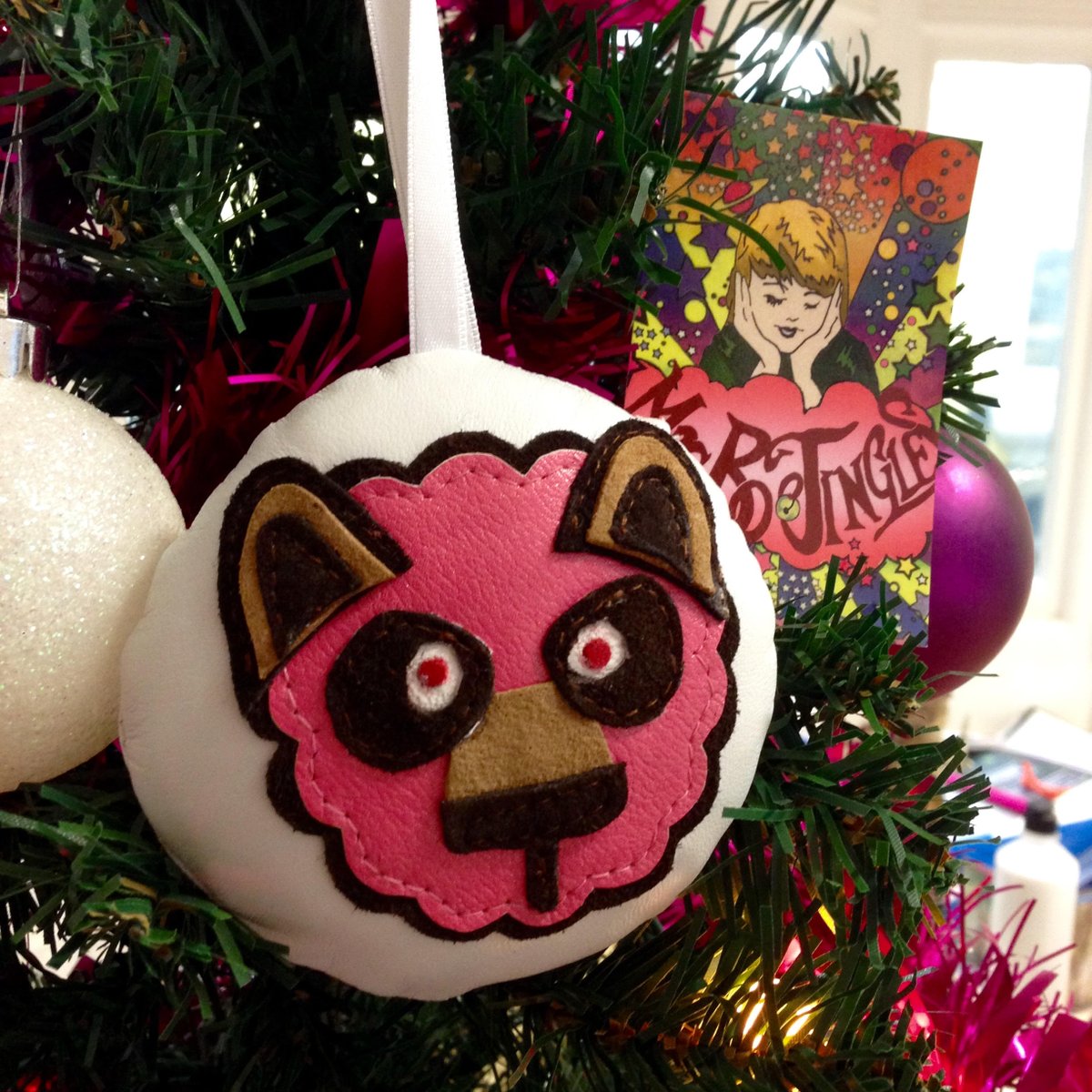 NTWtweets's tweet photo. How amazing is this #NTWCandylion decoration @MrsBojingles1 made for us?! #NTWPositiveVibes https://t.co/4DpAus5fQi https://t.co/KKbrWLpvG4