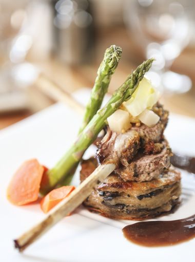 Ward426's tweet photo. Before the holidays are in full swing join us for lunch or dinner today! #culinaryLouisville #eatLouisville #Ward426 https://t.co/X2dkAXv2Gc