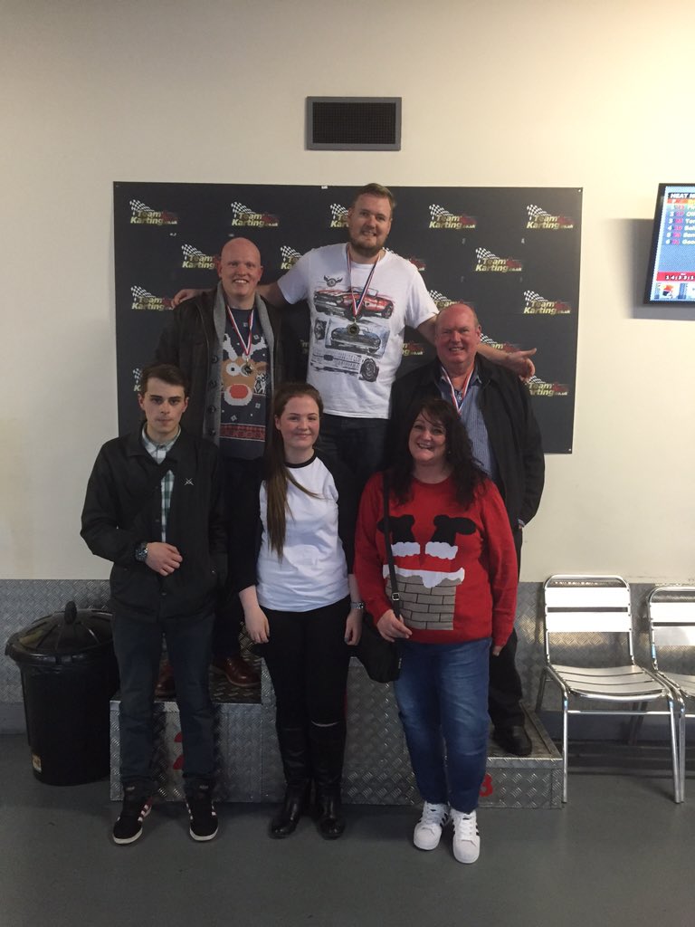 Steamy_Windows's tweet image. Steamy Windows Christmas karting. #karting #teamphoto @Teamkarting