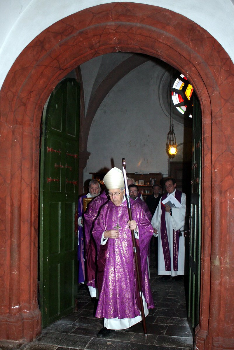 Im SalvatorianerKlosterSteinfeld wurde eine Heilige Pforte durch Weihbischof Reger eröffnet:kloster-steinfeld.de/de/HeiligePfor…