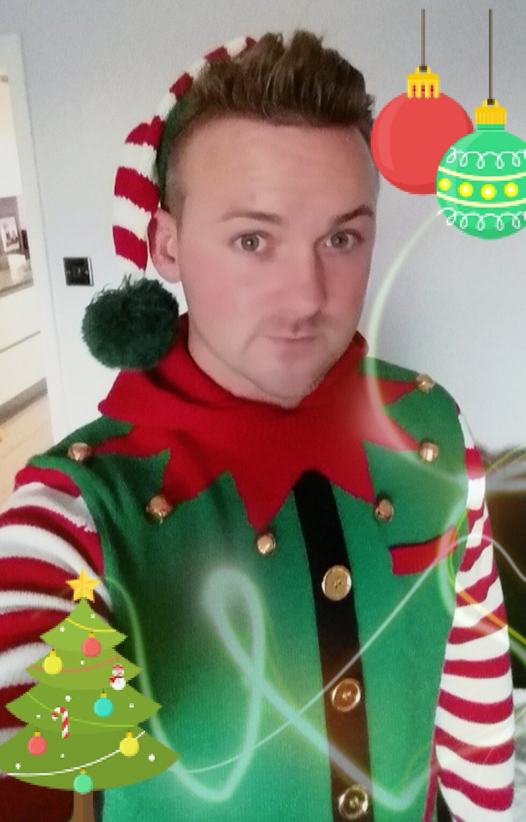 steviestar21's tweet photo. Merry Christmas to all my followers! I'm gunna sissy that walk... elf style!! https://t.co/9M8l2NFBR4