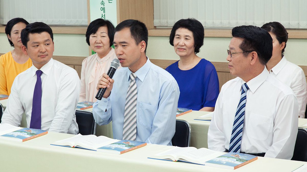 LinDa5Yu's tweet image. God loves holds my hand! To share with you：
 hearthymn.com/gods-loving-ha… @kevadamsss @michaelhsmith @SamFeldtMusic