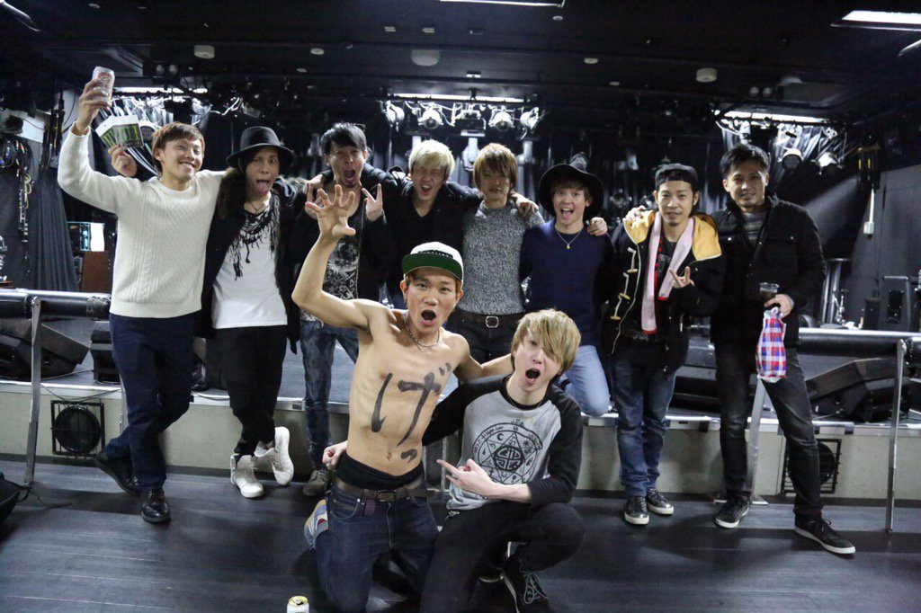 SNGiMagic's tweet photo. 大阪ありがとう。

The Hitch Lowkeはやっぱ最高や。

言葉交わさんでも繋がれてるバンドやなって改めて思った。

夫婦みたいな感覚w

今から東京に帰ります。

みんなほんまにありがとう。 https://t.co/bG40csTvNh