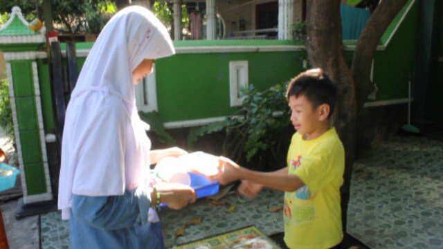 Sambut Maulud Nabi, Warga Kaliwungu Adakan Ketuwinan metrojateng.com/2015/12/23/sam…