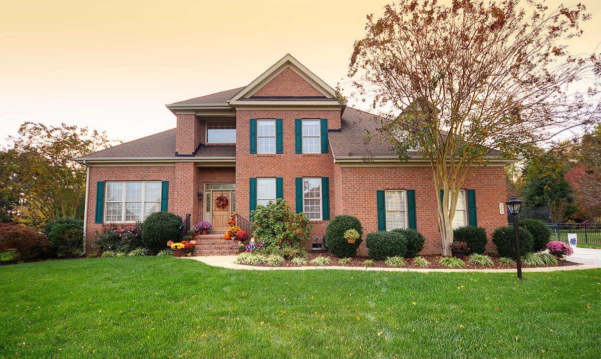 _remaxultra's tweet photo. Captivating home in Chesapeake with breath taking landscaping! 
For more details, visit, https://t.co/IK7ssc7AUO https://t.co/x4zYXcVCkV