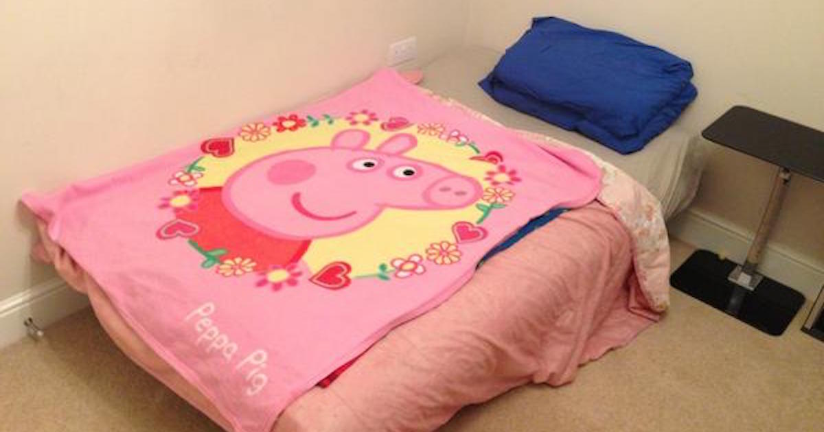 People are sharing the dorky kid beds they sleep in while they're home for Christmas. go.some.ly/biFl8zz